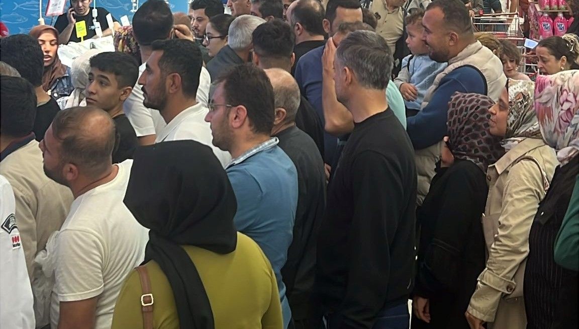 Kilosu 50 liraya düşünce akın ettiler: Uzun kuyruklar oluştu