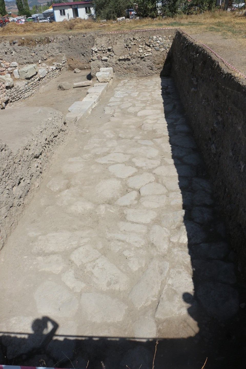 Tokat’taki Sebastapolis Antik Kenti kazılarında iki bin yıllık Roma yolu bulundu - 1
