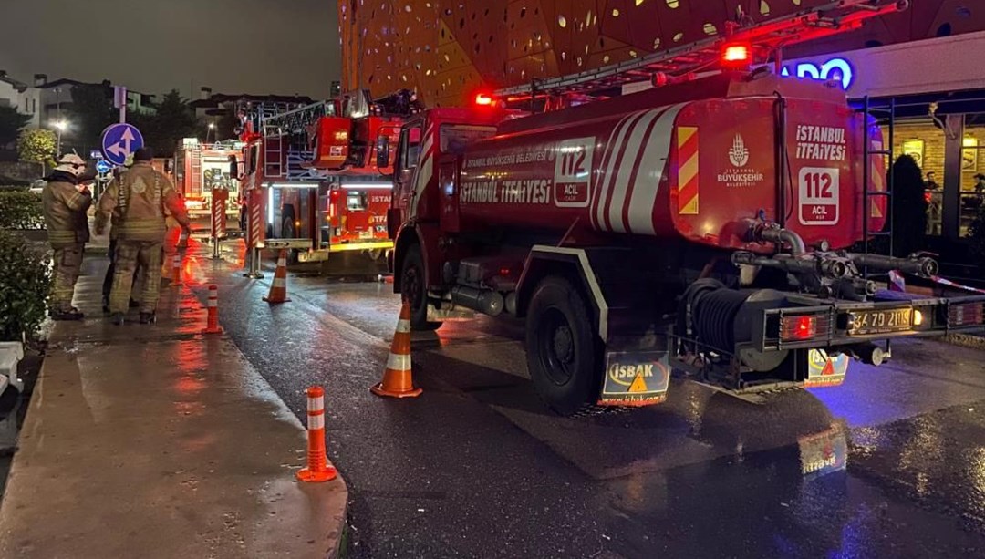 İstanbul'da AVM yangını