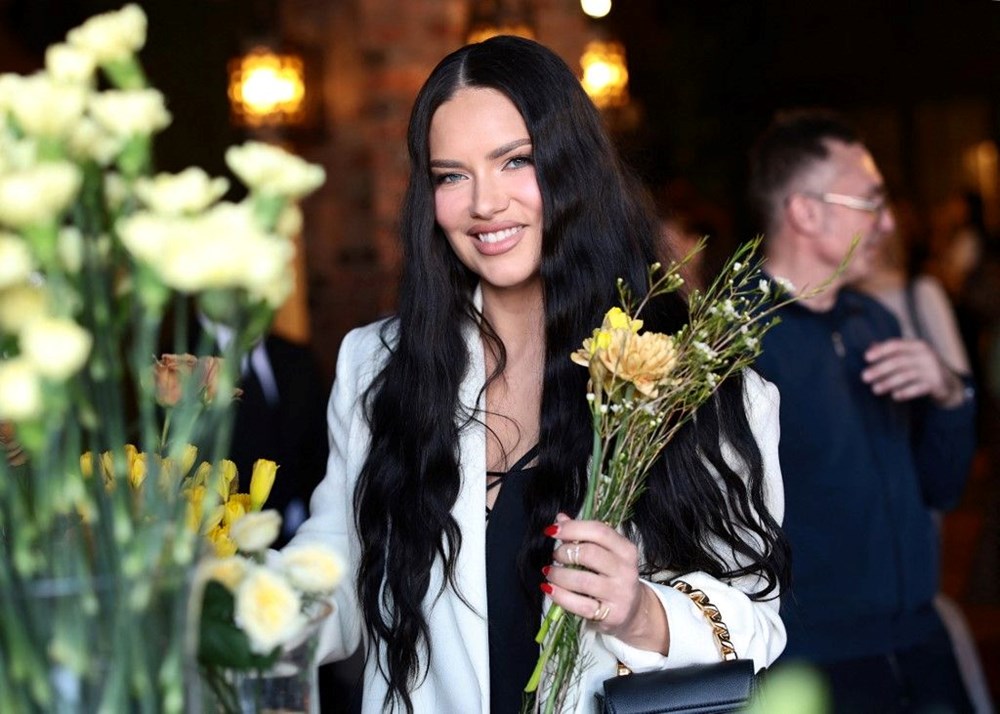 Paris Moda Haftası'na katılan Adriana Lima'ya tahtakurusu şoku - 3