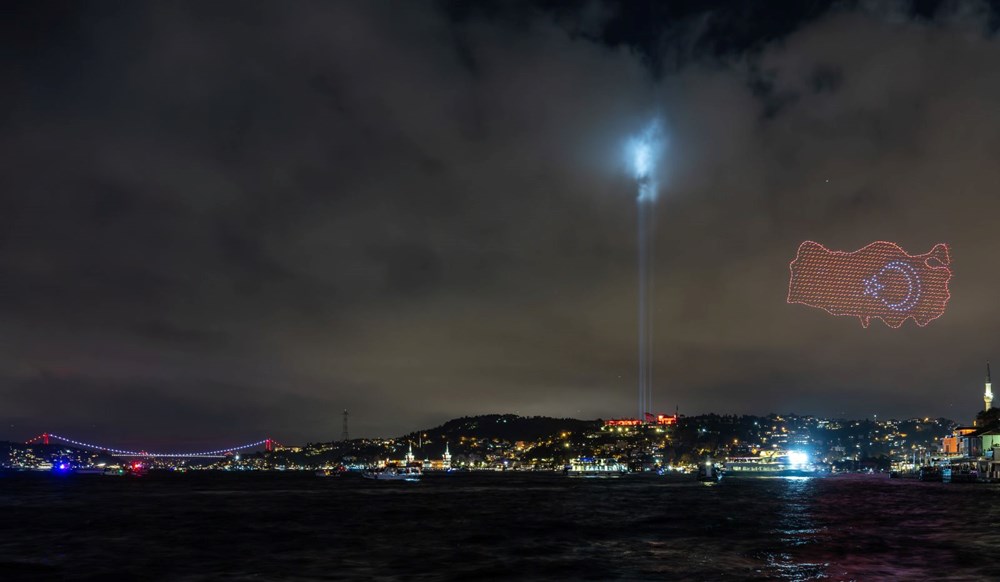 İstanbul Boğazı'nda 2023 dronla 100. yıl gösterisi - 10