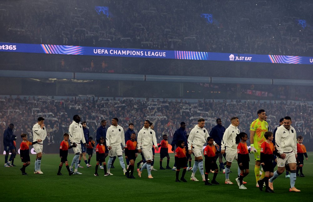 Şampiyonlar Ligi'nde futbolcuları güldüren hata: Seremonide yanlış şarkı çalındı - 6