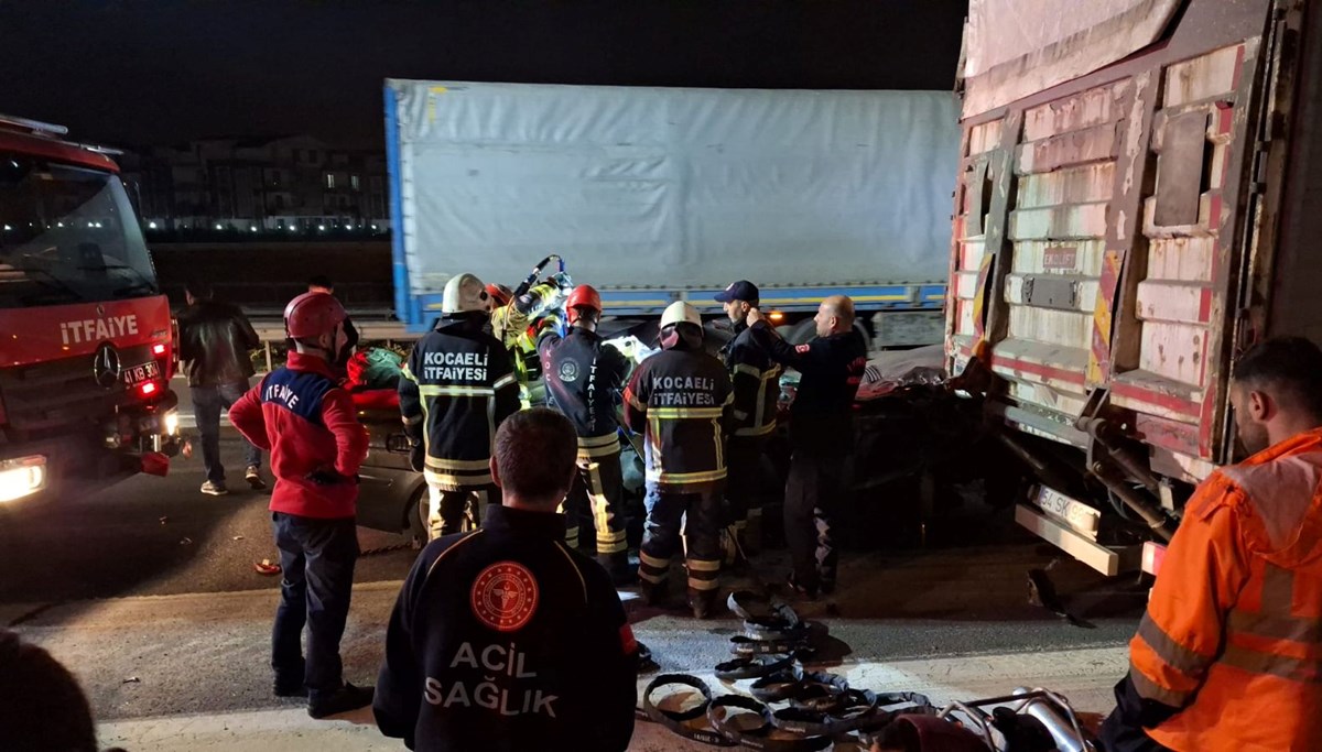 TEM'de feci kaza: 1 ölü, 2 yaralı TEM'de feci kaza: 1 ölü, 2 yaralı