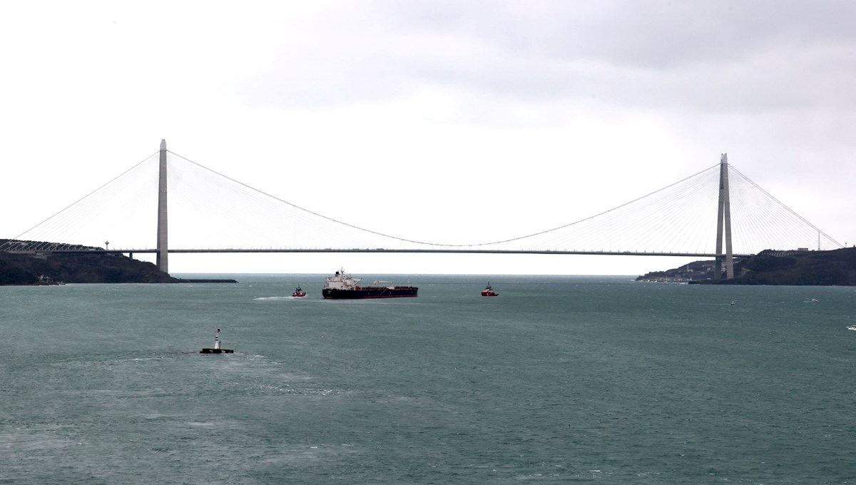 İstanbul Boğazı'nda gemi trafiği yeniden açıldı