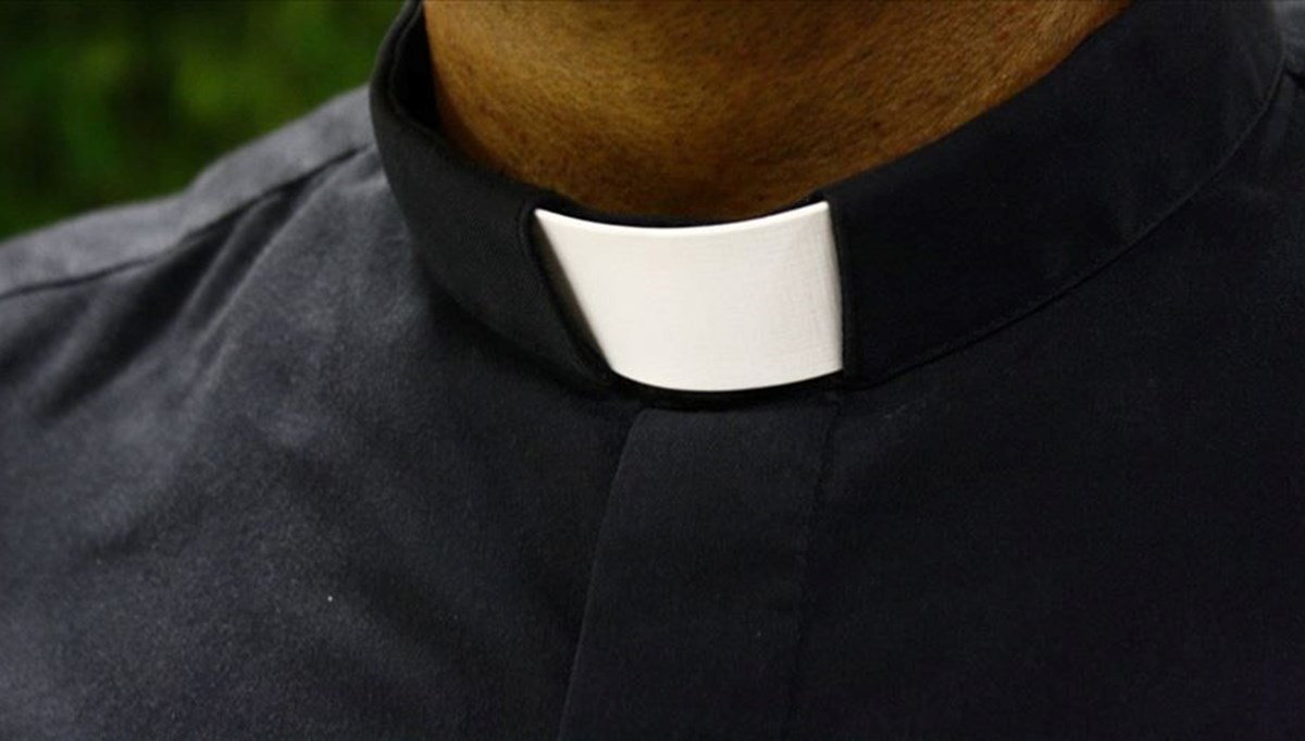 Rahip kavgalı olduğu rahibi öldürüp intihar etti