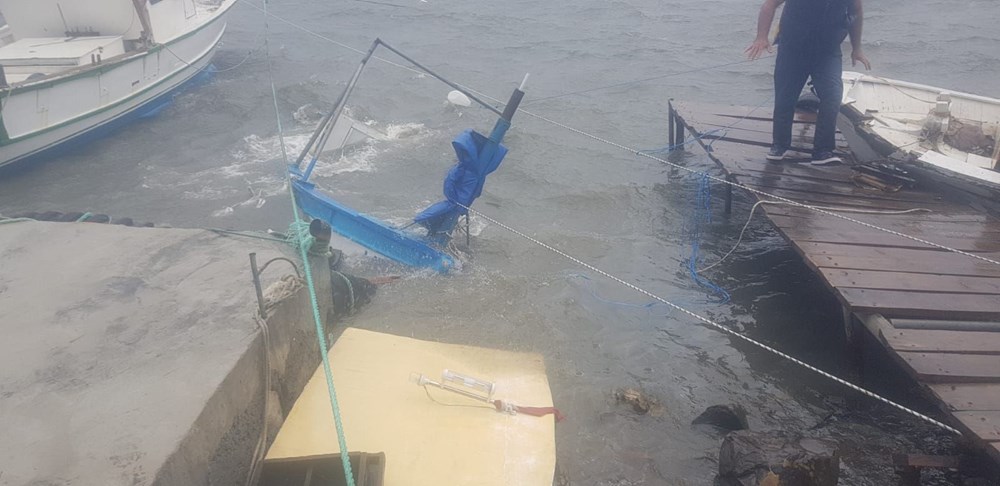 Ayvalık'ta fırtına: 20 tekne battı - 9