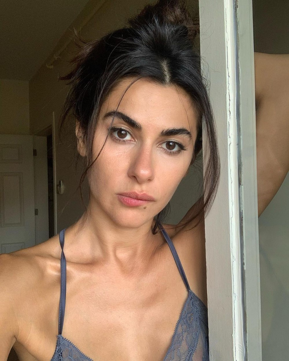 Su Burcu Yazgı Coşkun'dan nostaljik kare (Ünlülerin çocukluk ve gençlik halleri) - 319