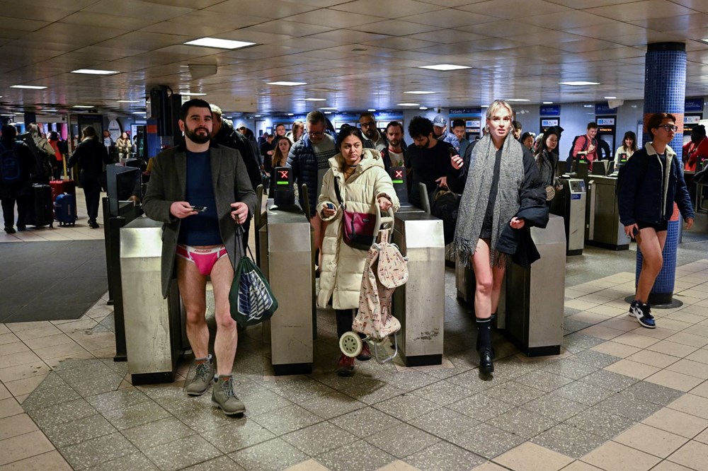 Londra'da 'Pantolonsuz Metro Günü' eğlencesi - 10