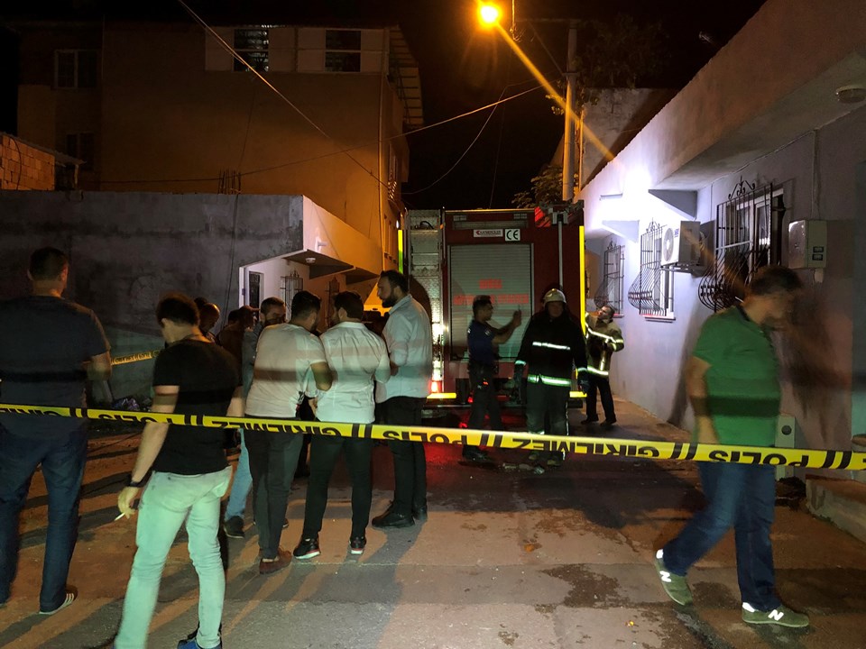 Bursa'da cinayet zanlısının evi kundaklandı - 1