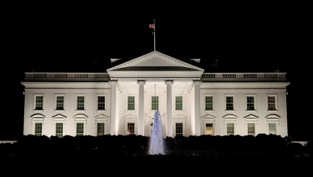 Trump Biyaz Saray'ı altınla dolduruyor