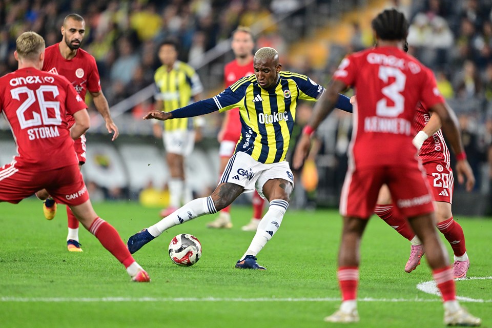 Fenerbahçe, Süper Lig'de nefes aldı: Antalyaspor engelini aştı - 1