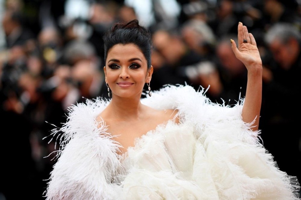 Bollywood'un ünlü oyuncusu Aishwarya Rai ve 8 yaşındaki kızı corona virüse yakalandı (Corona olan ünlü isimler) - 1