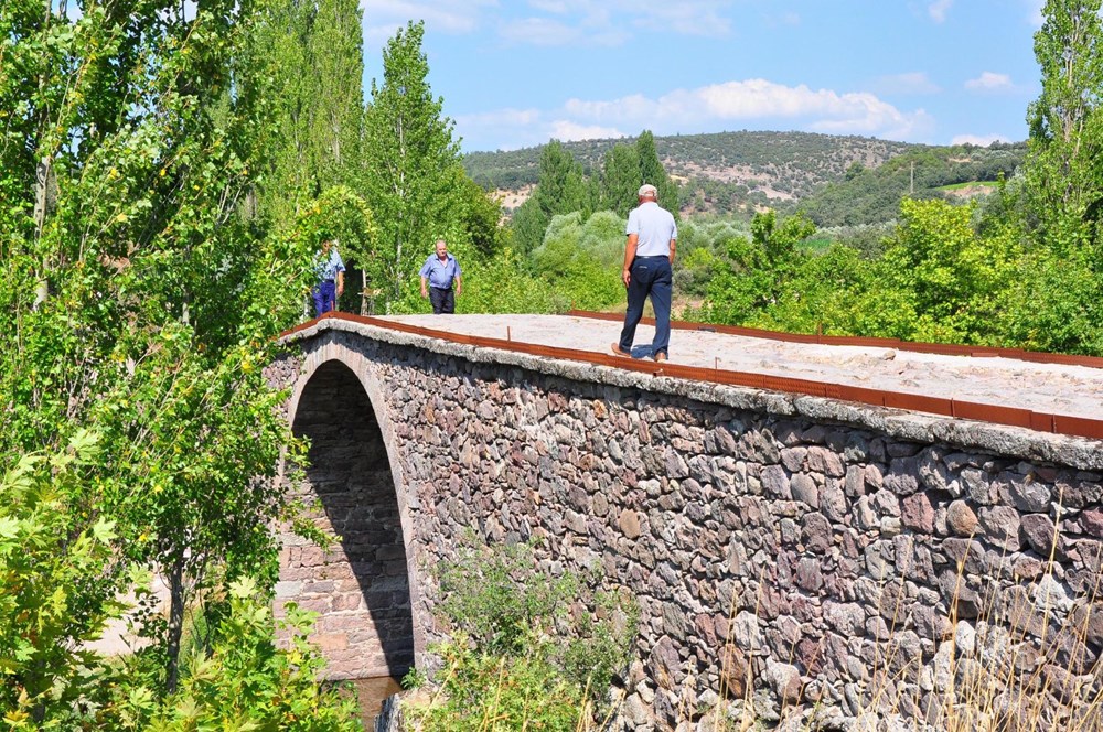 Define hayaliyle taş köprüyü tahrip ettiler - 5