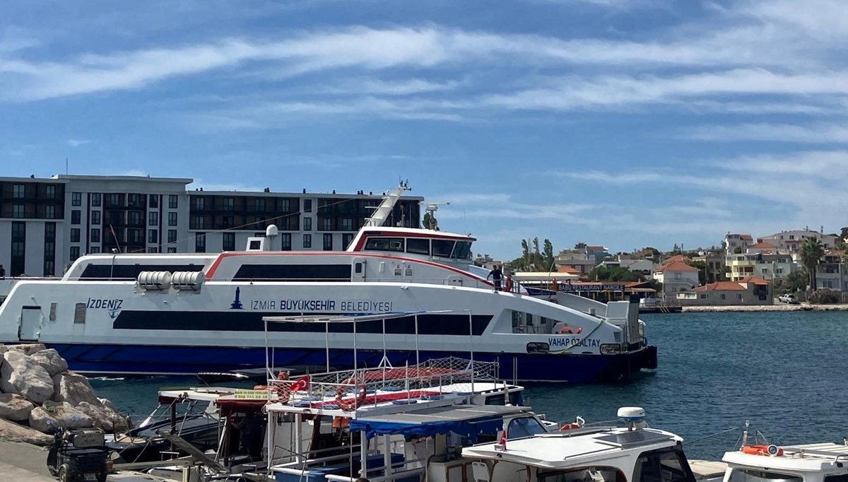 İzmir'de deniz seferlerine fırtına engeli