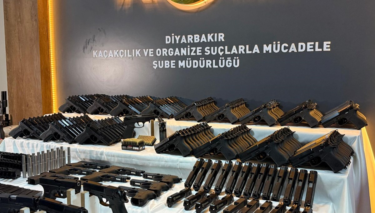 Oyuncakçı dükkanında silah satışı