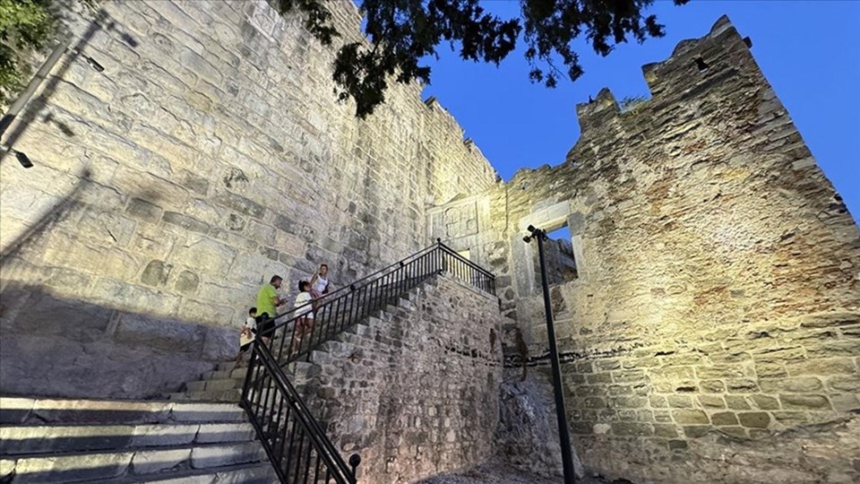 Bodrum Kalesi gece gezmek isteyenlere keyifli ortam sunuyor - 3