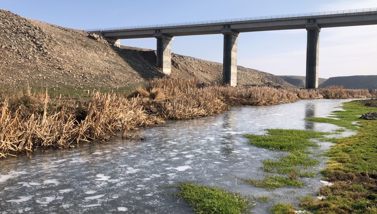 Kars eksi 12'yi gördü, dereler dondu