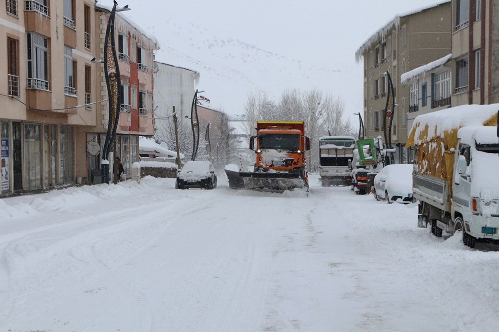 Doğu’da kar esareti: 1070 köy yolu ulaşıma kapandı - 11