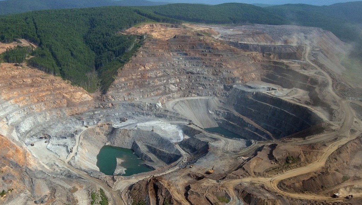 Rusya'da altın madeninde 13 işçi mahsur kaldı Rusya'da altın madeninde 13 işçi mahsur kaldı