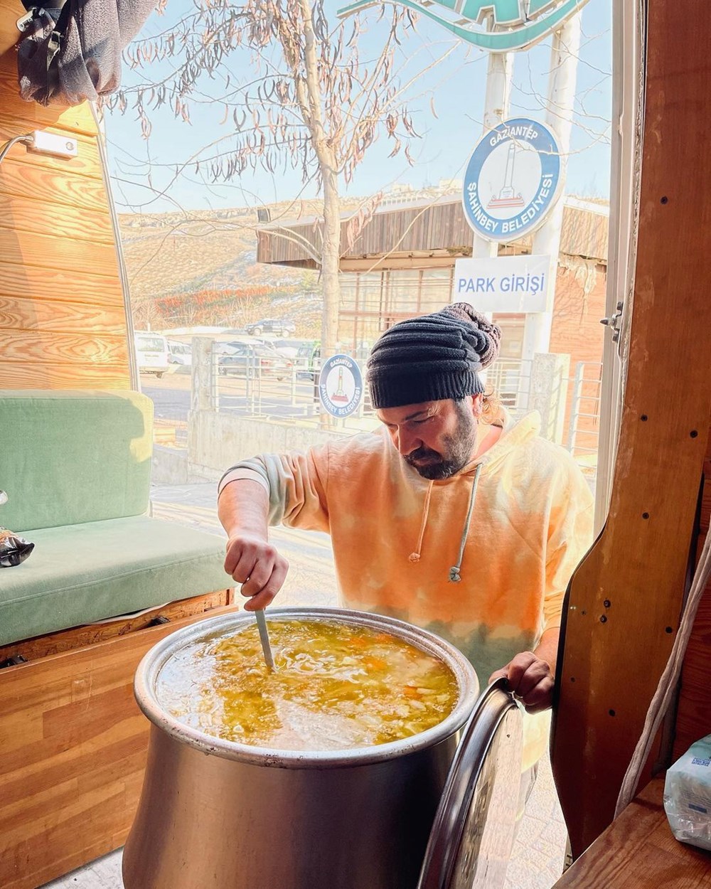 Halil Sezai deprem bölgesinde - 4