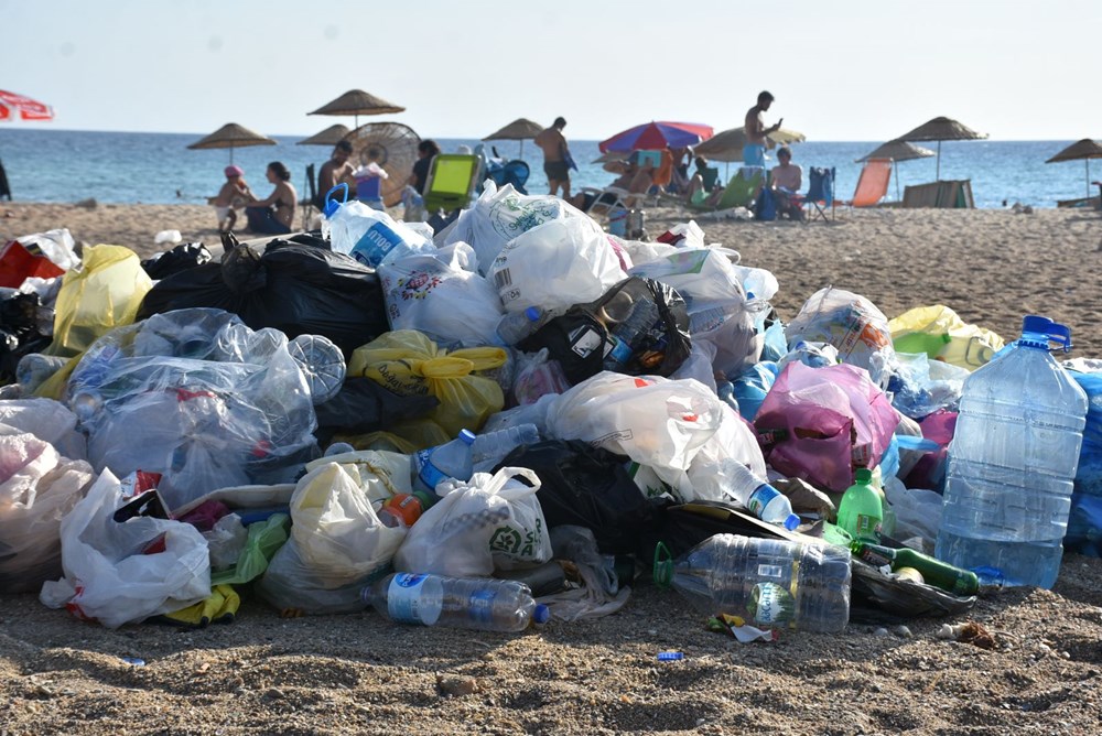 İtalyan koyu, tatilcilerin atıklarıyla çöplüğe döndü - 6