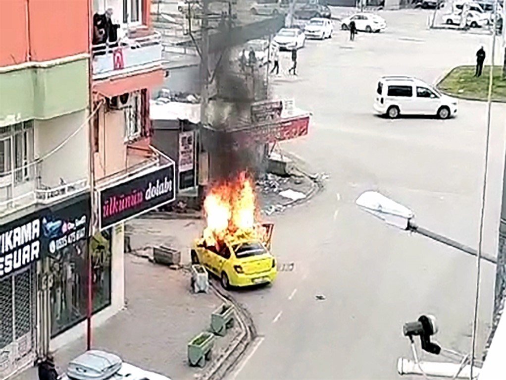 Cep telefonu kamerasıyla kaydedilen olayın ardından şüpheli kaçtı.