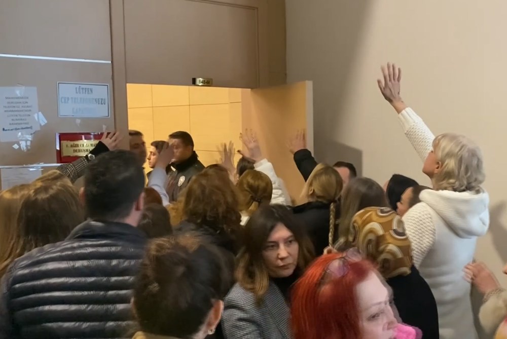 Adnan Oktar ve 18 sanığın yargılandığı davada yeni karar: 3 suçtan beraat etti ('Kedicik'lerden sevgi gösterisi) - 7