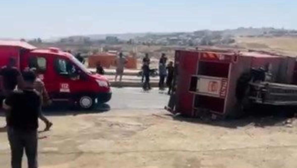 İtfaiyeciler kaza yaptı: Beş yaralı İtfaiyeciler kaza yaptı: Beş yaralı