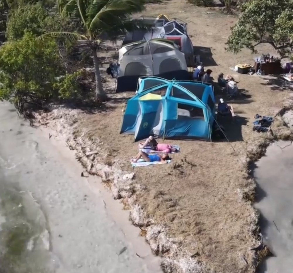 Kendi ülkelerini kurmak için bir Karayip adası satın aldılar - 3