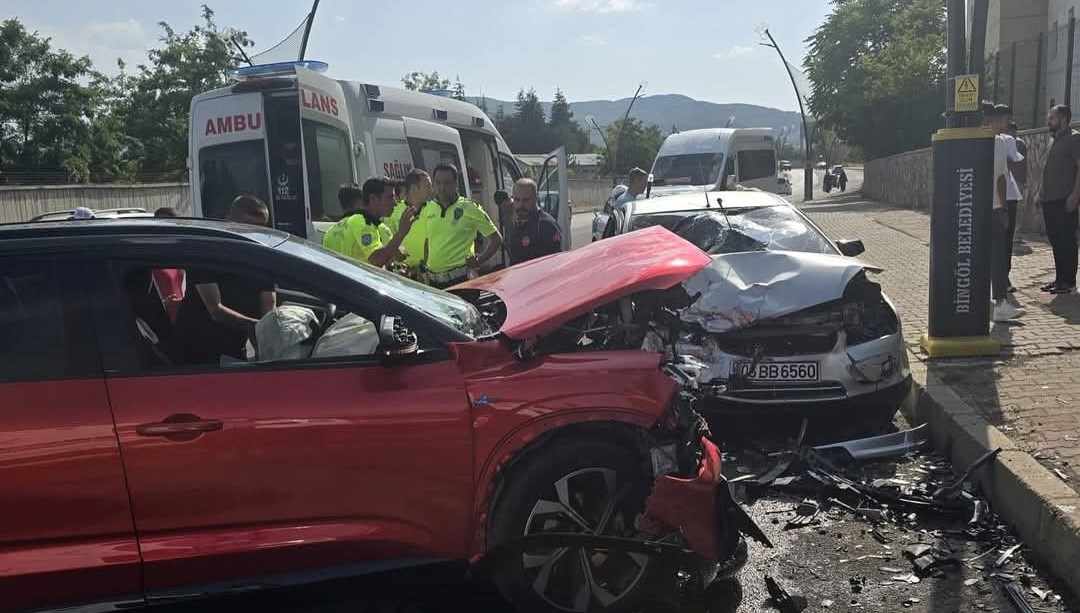 Bingöl'de kaza: 3 kişi yaralı