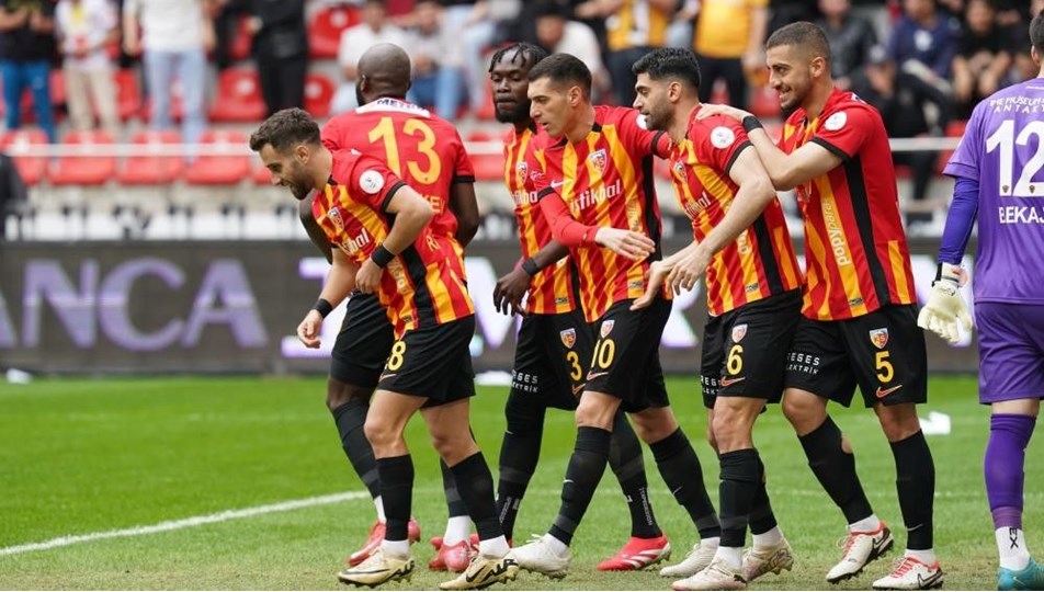 Son düzlükte vites artıran Kayserispor lige tutunuyor