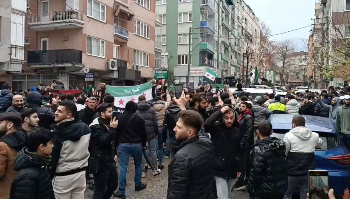 Ülkesine dönmeye hazırlanan Suriyeli mülteci konuştu: Türkiye'yi sevmeyen bizim düşmanımızdır Ülkesine dönmeye hazırlanan Suriyeli mülteci konuştu: Türkiye'yi sevmeyen bizim düşmanımızdır
