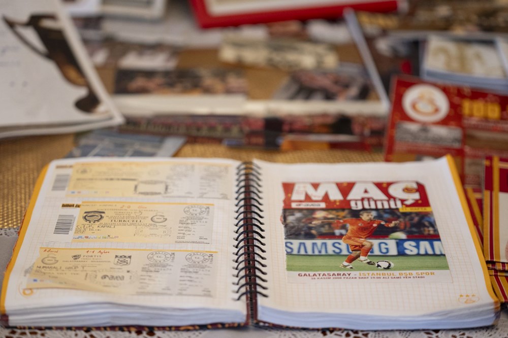 882 maça giden Galatasaray taraftarının hedefi 1000. maç: Maç izlerken su içmiyor, yemek yemiyor 90 dakika telefona bakmıyor! - 12