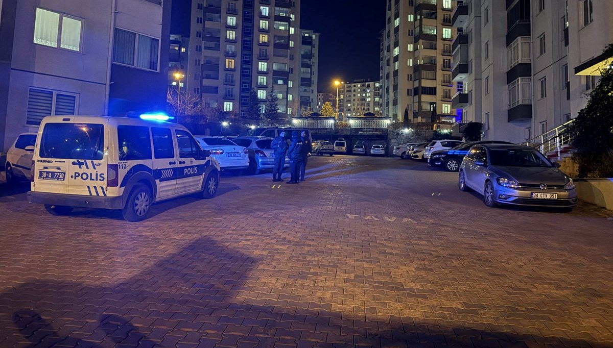 10 yaşındaki çocuk, kazara babasını ve misafiri vurdu 10 yaşındaki çocuk, kazara babasını ve misafiri vurdu