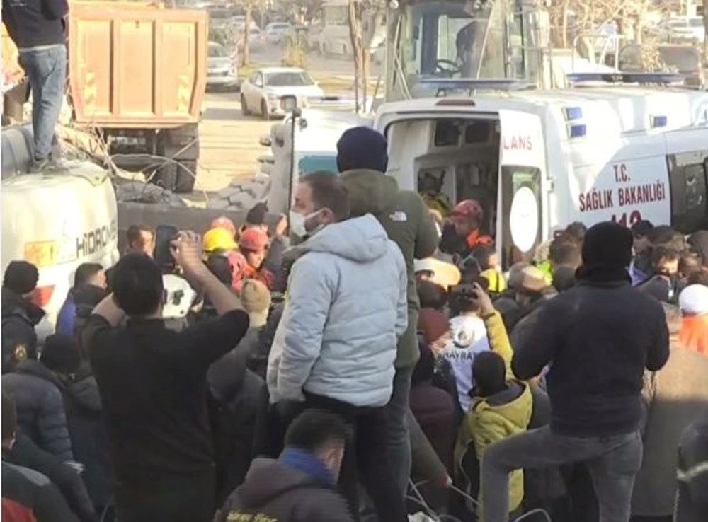 Deprem bölgesinden mucize kurtuluşlar - 13