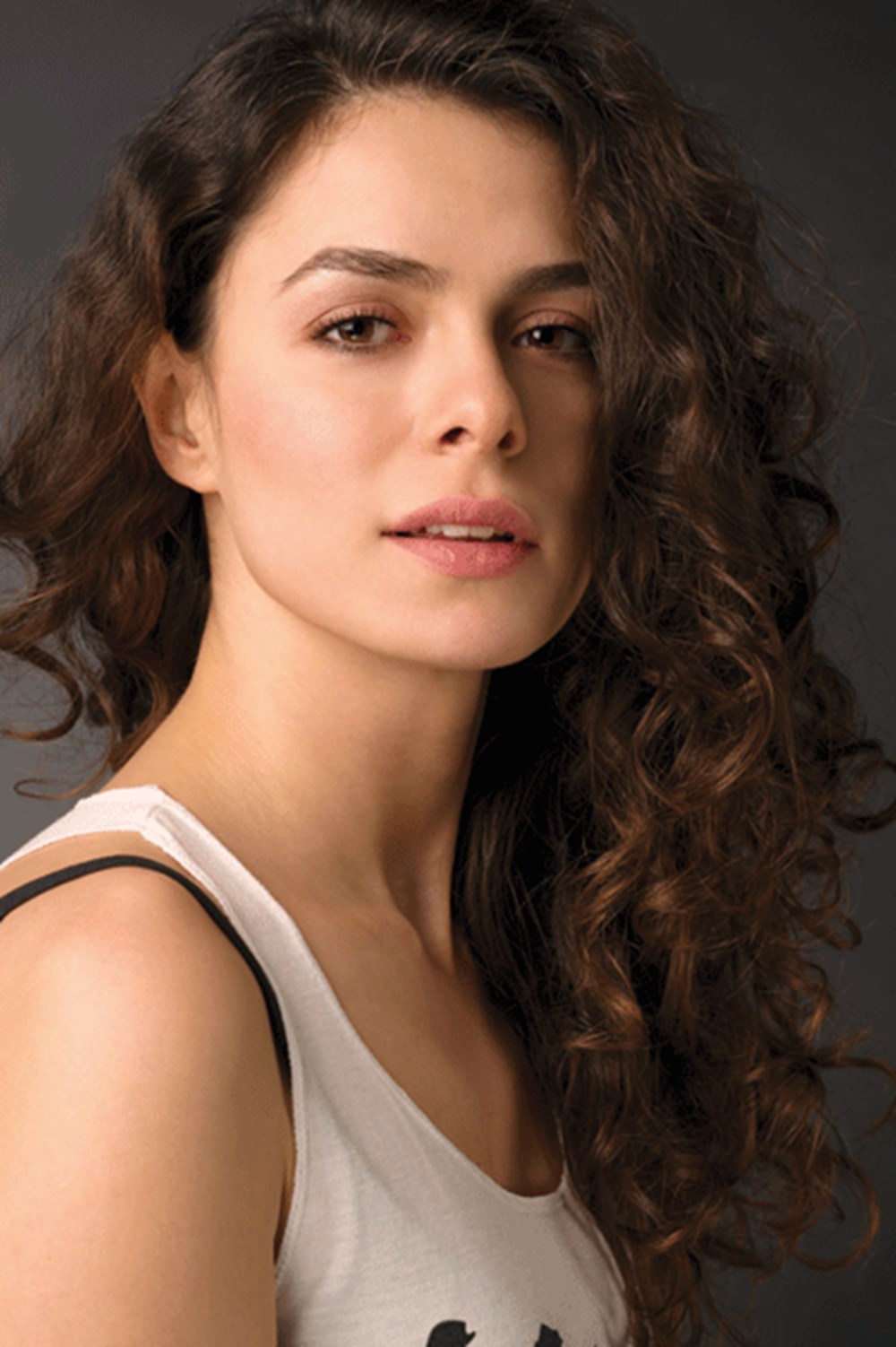 Su Burcu Yazgı Coşkun'dan nostaljik kare (Ünlülerin çocukluk ve gençlik halleri) - 700