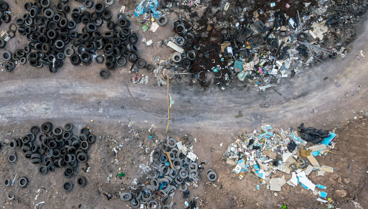Şili'nin Atacama Çölü binlerce çöp yığınıyla kaplandı Şili'nin Atacama Çölü binlerce çöp yığınıyla kaplandı