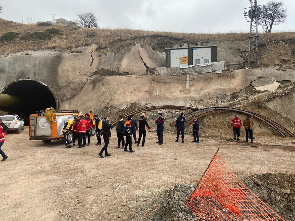 Kop Dağı'nda yapımı süren tünelde göçük: 5 işçi yaralandı - 1