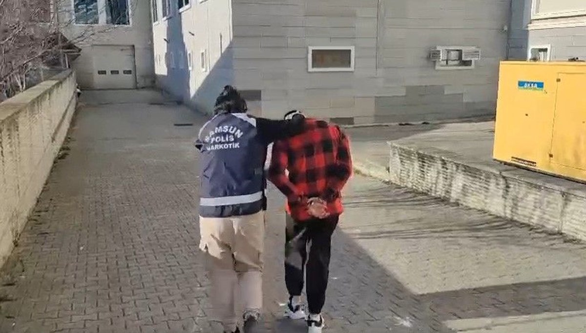 Samsun'da 18 yıl 3 ay 22 gün hapis cezası bulunan şahıs yakalandı Samsun'da 18 yıl 3 ay 22 gün hapis cezası bulunan şahıs yakalandı