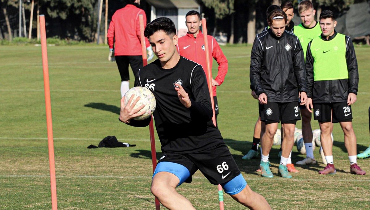 Şehit polis Fethi Sekin'in oğlu Burak Tolunay Sekin Galatasaray'da Şehit polis Fethi Sekin'in oğlu Burak Tolunay Sekin Galatasaray'da