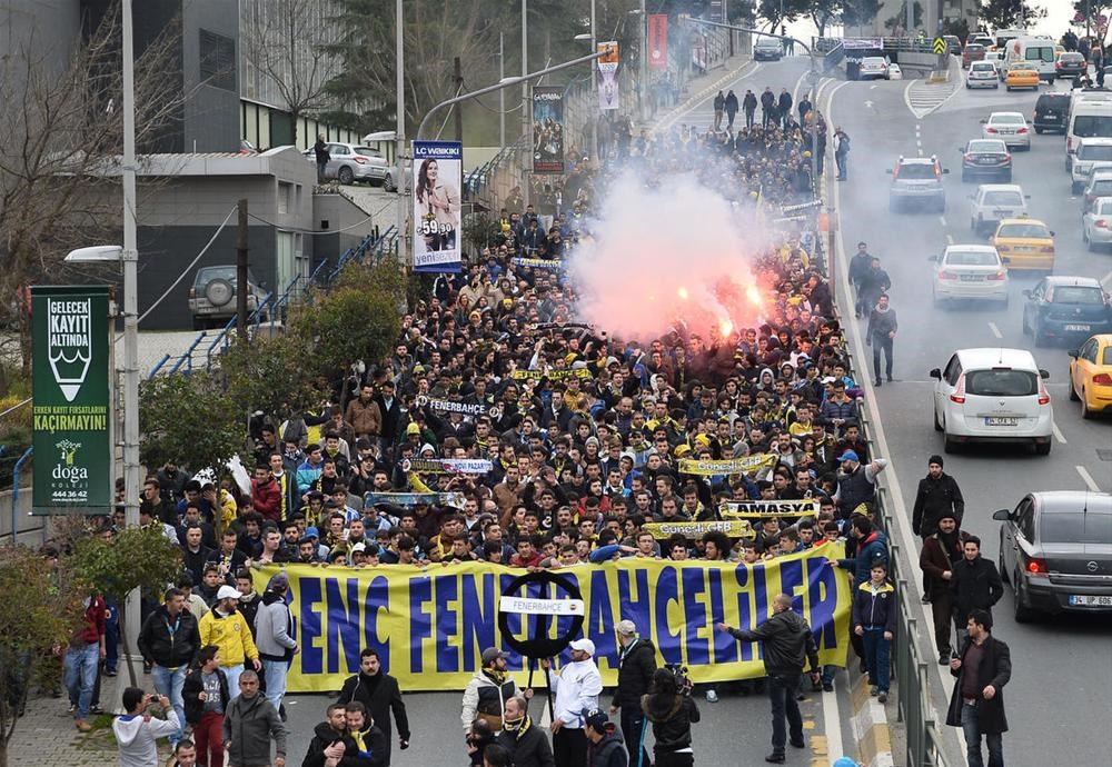 Fenerbahçeli taraftarlar TFF'ye yürüdü - 1