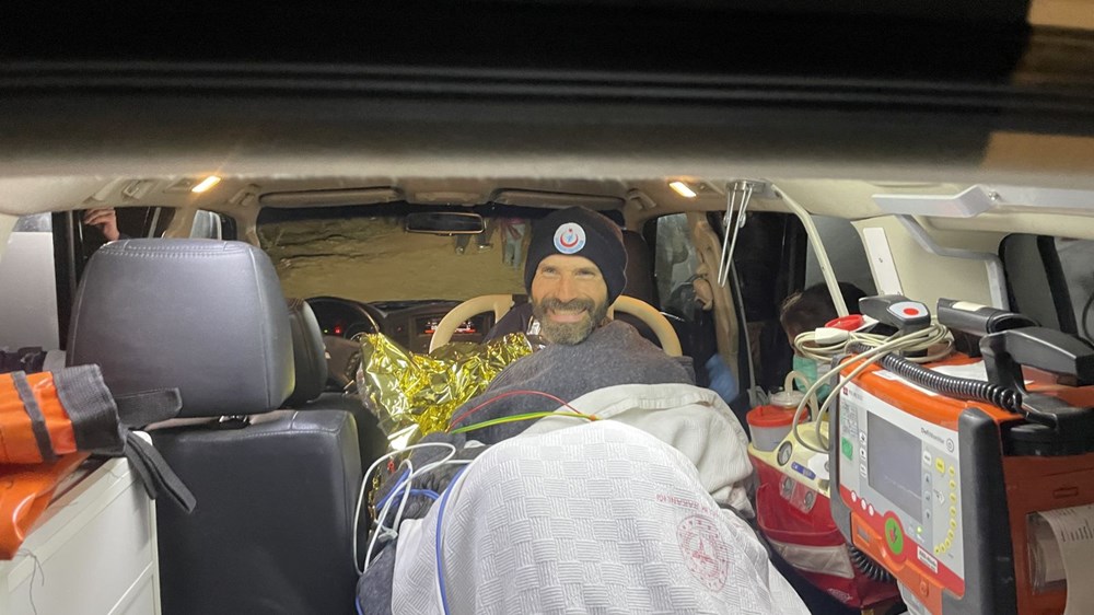 ABD'li dağcı rahatsızlanarak mahsur kaldığı mağaradan 9. günde kurtarıldı - 23