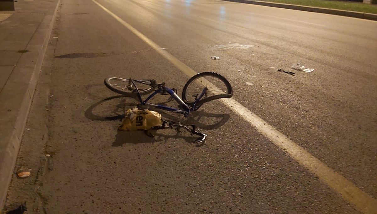 Otomobil bisikletli iki kardeşe çarptı: 1 ölü, 1 yaralı Otomobil bisikletli iki kardeşe çarptı: 1 ölü, 1 yaralı