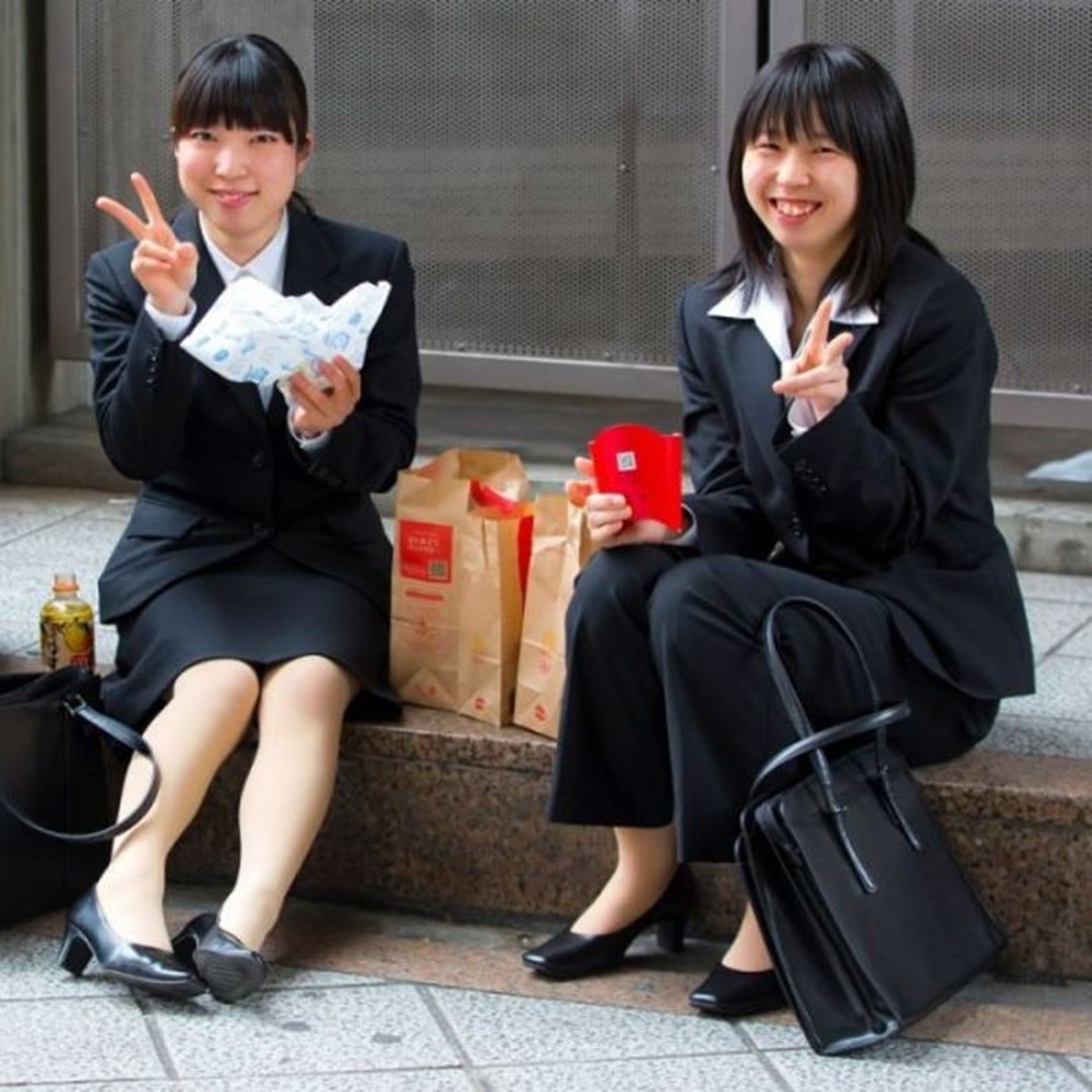 Японски реально мама. Обычные японские женщины. Обычные японки в жизни. Обычные японцы на улице. Девушки в Японии обычные.