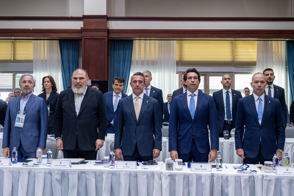 Fenerbahçe Divan Kurulu'nda gergin anlar: Aziz Yıldırım'dan adaylık açıklaması - 1