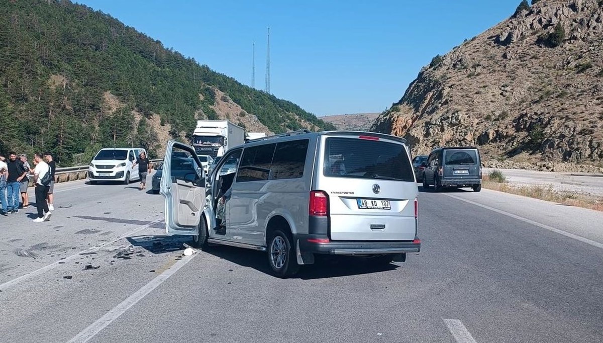 Erzincan'da iki araç çarpıştı