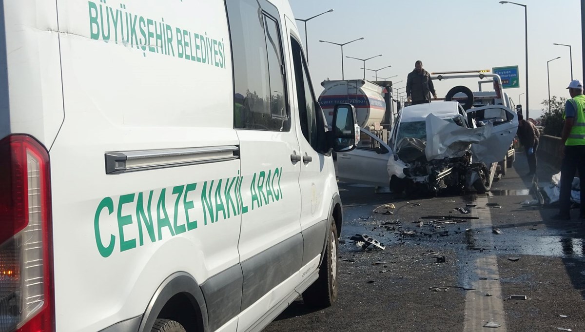 Otoyolda ters şeritten giden araç kazaya neden oldu: 3 ölü Otoyolda ters şeritten giden araç kazaya neden oldu: 3 ölü