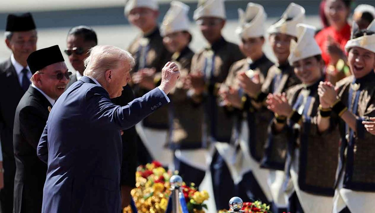 Trump Asya turuna dansla başladı