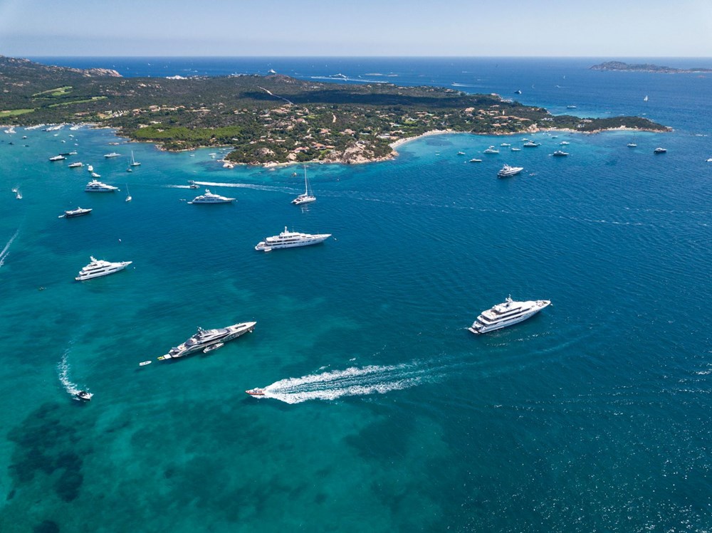 Corona virüs pandemisinden kaçmak isteyen zenginler bu yıl süperyatlara 12 milyardan fazla para harcadı - 3