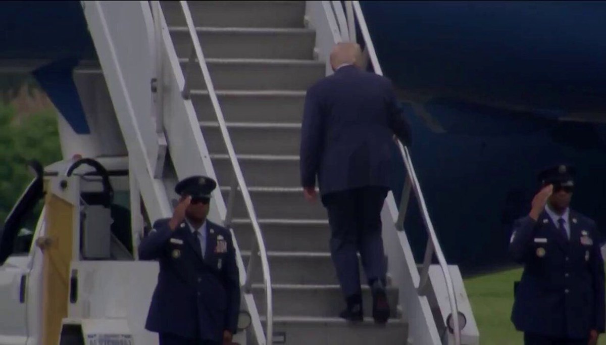Trump az kalsın düşüyordu
